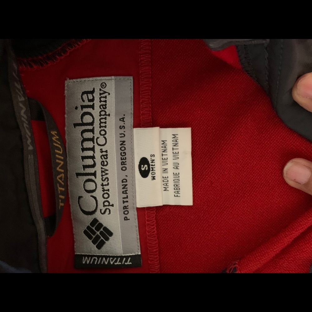 Columbia Rain Jacket. - Picture 3 of 4